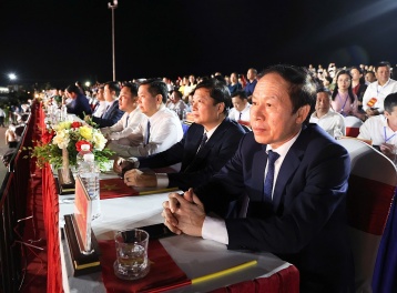 Phó Thủ tướng Chính phủ Lê Tiến Châu dự Chương trình 'Bản hùng ca trên sông'