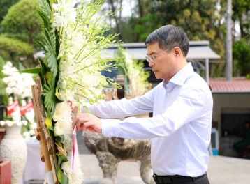 Thủ tướng Lê Minh Hưng dâng hương tại Di tích Ngã ba Đồng Lộc