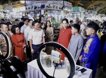 Từ 1/7, KOL, KOC livestream bán hàng phải chịu trách nhiệm đến đâu?