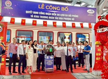 Khai trương đoàn tàu chất lượng cao 'Hoa Phượng Đỏ'