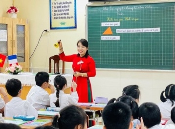 Lương của nhà giáo được xếp cao nhất trong hệ thống thang bậc lương hành chính sự nghiệp