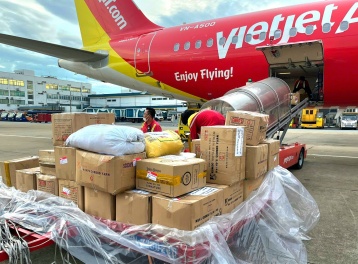 Những chuyến bay Vietjet chở đầy yêu thương