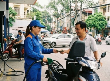 Giá bán lẻ xăng dầu ngày 14/12 ổn định ở mức thấp, hỗ trợ chi phí cuối năm
