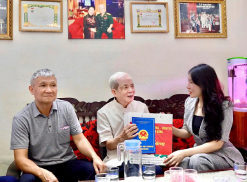 Hà Nội chi hơn 574 tỷ đồng tặng quà người có công dịp Tết Nguyên đán Bính Ngọ 