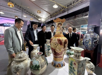 Hà Nội quảng bá, kết nối sản phẩm OCOP, thủ công mỹ nghệ và làng nghề tại Bát Tràng 