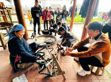 Đánh thức tiềm năng du lịch làng nghề