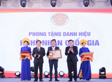 Nghệ nhân Nhữ Văn Cường và hành trình tiếp lửa chạm khắc Đông Giao