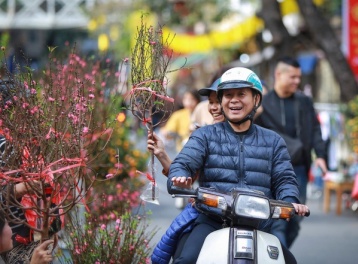 Thủ tướng chỉ đạo chi trả gộp 2 tháng lương hưu, trợ cấp BHXH dịp Tết