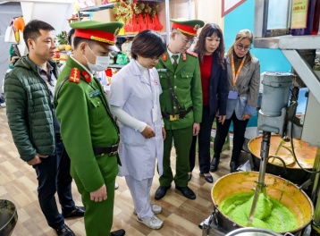 Bộ NN&MT yêu cầu siết chặt kiểm tra an toàn thực phẩm dịp Tết Bính Ngọ