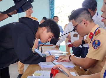 Phó Thủ tướng yêu cầu Bộ Công an đổi mới toàn diện công tác sát hạch và cấp GPLX