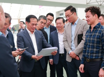 Phó Thủ tướng Bùi Thanh Sơn kiểm tra công tác chuẩn bị cho Hội chợ mùa Xuân 2026