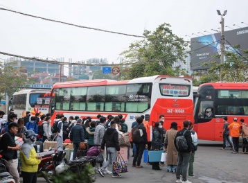 Thủ tướng chỉ đạo tăng cường phương tiện vận tải dịp Tết, không để xảy ra hiện tượng chèn ép giá