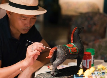 Linh vật ngựa gỗ và hơi thở mùa Xuân từ làng nghề Củi Lũ 