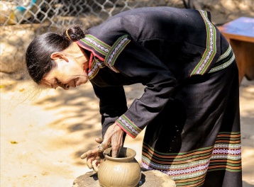 Nghệ nhân – lực lượng gìn giữ hồn dân tộc, bệ đỡ sáng tạo trong thời kỳ mới