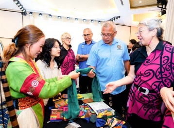 Từ bản làng lên không gian số: Vải lanh Mông bước ra thế giới 