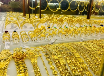 Thị trường vàng 16/2: Giá trong nước neo cao, quốc tế bất động