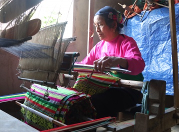 Nghệ nhân Lò Thị Thiết: Trọn một đời dệt sắc màu văn hóa 