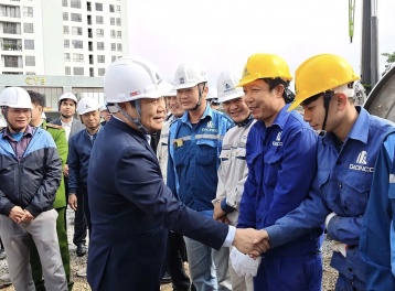 Chủ tịch UBND TP Hà Nội Vũ Đại Thắng kiểm tra, chúc Tết các công trường dự án chống ngập