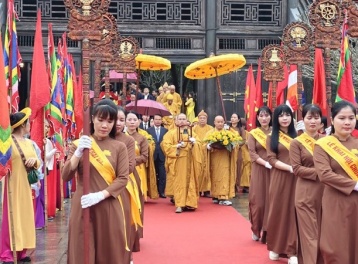 Khai hội chùa Bái Đính 2026: Hàng nghìn du khách đội mưa về 'miền đất cổ'