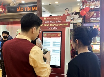 'Sốt vàng' gần ngày 'vía Thần Tài', doanh nghiệp lắp máy bán vàng tự động