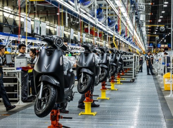 Thị trường xe máy điện Việt Nam và cuộc đua 'điện hóa' khốc liệt