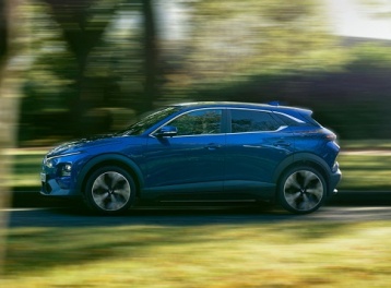 Giá xăng đồng loạt tăng mạnh, nhiều gia đình trẻ muốn xuống tiền sớm với VinFast VF 6