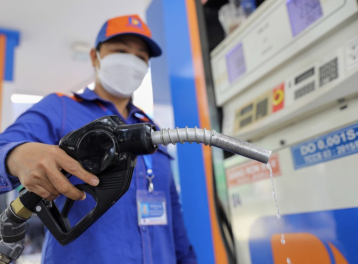 Hà Nội yêu cầu xử lý hoạt động bán xăng dầu bằng chai, lọ