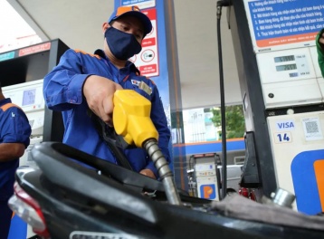 Bộ Công Thương khuyến khích người dân làm việc từ xa để tiết kiệm xăng dầu