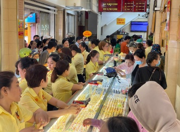 Giá vàng ngày 12/3: Vàng SJC quanh mốc 186 triệu đồng, thị trường 'giằng co' kịch tính