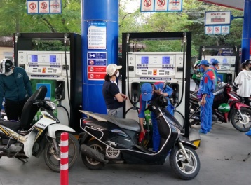 Thủ tướng yêu cầu bảo đảm cung ứng xăng dầu cho sản xuất, kinh doanh và tiêu dùng