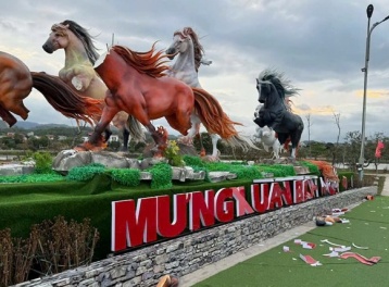 Nghệ nhân Đinh Văn Tâm lên phương án 'hồi sinh' linh vật ngựa bị phá hoại tại Quảng Trị