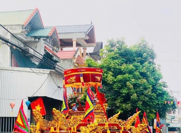 Dừng lễ rước kiệu trong lễ hội truyền thống, nhiều người dân tiếc nuối