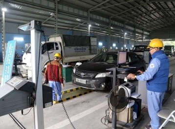Cục Đăng kiểm phản hồi kiến nghị bỏ 'đạp thốc hết ga' khi kiểm tra khí thải xe diesel