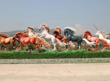 Nghệ nhân 'hồi sinh' cụm 8 linh vật ngựa bị phá hoại tại Quảng Trị