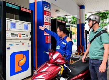 Giá xăng 27/3: Xăng RON 95 giảm hơn 5.600 đồng/lít