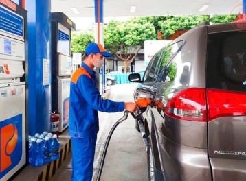 Chính phủ giảm mạnh thuế môi trường, VAT, tiêu thụ đặc biệt với xăng dầu