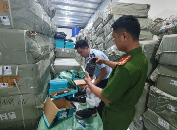 Phát hiện hơn 10.000 đôi giày không rõ nguồn gốc tại Hưng Yên