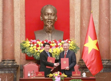 Bàn giao công tác giữa Tổng Bí thư, Chủ tịch nước Tô Lâm và nguyên Chủ tịch nước Lương Cường