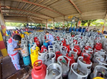 Thị trường gas hạ nhiệt, giá bán lẻ giảm mạnh tới 30.000 đồng/bình 12kg