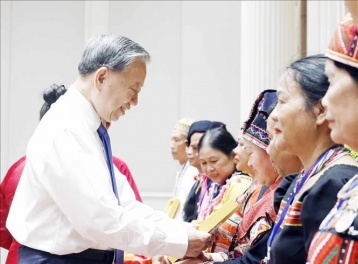 Tổng Bí thư, Chủ tịch nước Tô Lâm gặp mặt người có uy tín tiêu biểu, khẳng định vai trò “cột mốc sống” của văn hóa