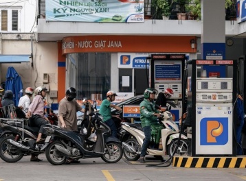 Giá xăng dầu đồng loạt giảm, dầu diesel giảm hơn 3.000 đồng/lít