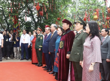 Tổng Bí thư, Chủ tịch nước Tô Lâm dâng hương tưởng niệm các Vua Hùng