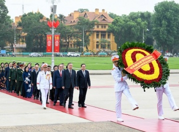 Lãnh đạo Đảng, Nhà nước vào Lăng viếng Chủ tịch Hồ Chí Minh nhân kỷ niệm 51 năm Ngày giải phóng miền Nam