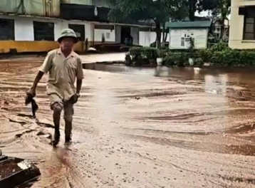 Nghệ An: Sét đánh khiến 2.000 tấn mật mía tràn ra ngoài