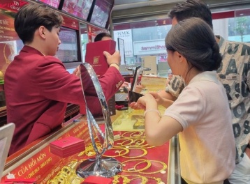 Giá vàng hôm nay 12/5: Vàng SJC áp sát mốc 167 triệu đồng/lượng