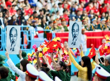 Ánh sáng Hồ Chí Minh soi đường cho chúng ta đi