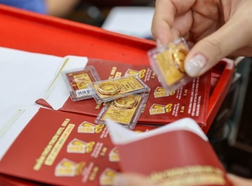 Giá vàng hôm nay 23/5: Giảm nhẹ do đồng USD tăng lên