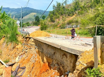Quảng Ngãi: Đèo Lò Xo “rách rồi lại vá, vá rồi lại rách”