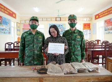 Bắt quả tang người phụ nữ tàng trữ trái phép vật liệu nổ ở Thanh Hóa