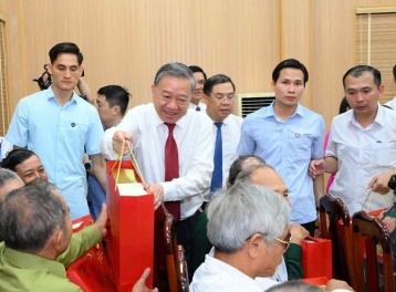 Tặng quà cho hơn 1,56 triệu người có công dịp 79 năm ngày Thương binh-Liệt sỹ